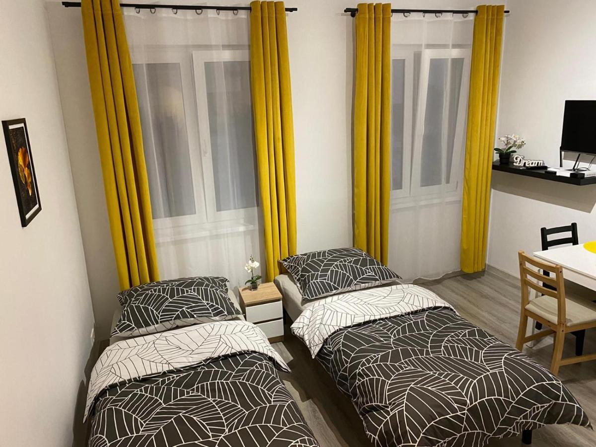 Apartament Przy Rynku Kambar Apartment Boleslawiec  Luaran gambar